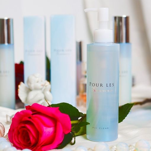 Очищающий гель 2 в 1 для умывания и демакияжа UTP Pour Les Femmes All Clear — купить в Japrise Очищающий гель 2 в 1 для умывания и демакияжа UTP Pour Les Femmes All Clear — фото товара Laennec Skincare