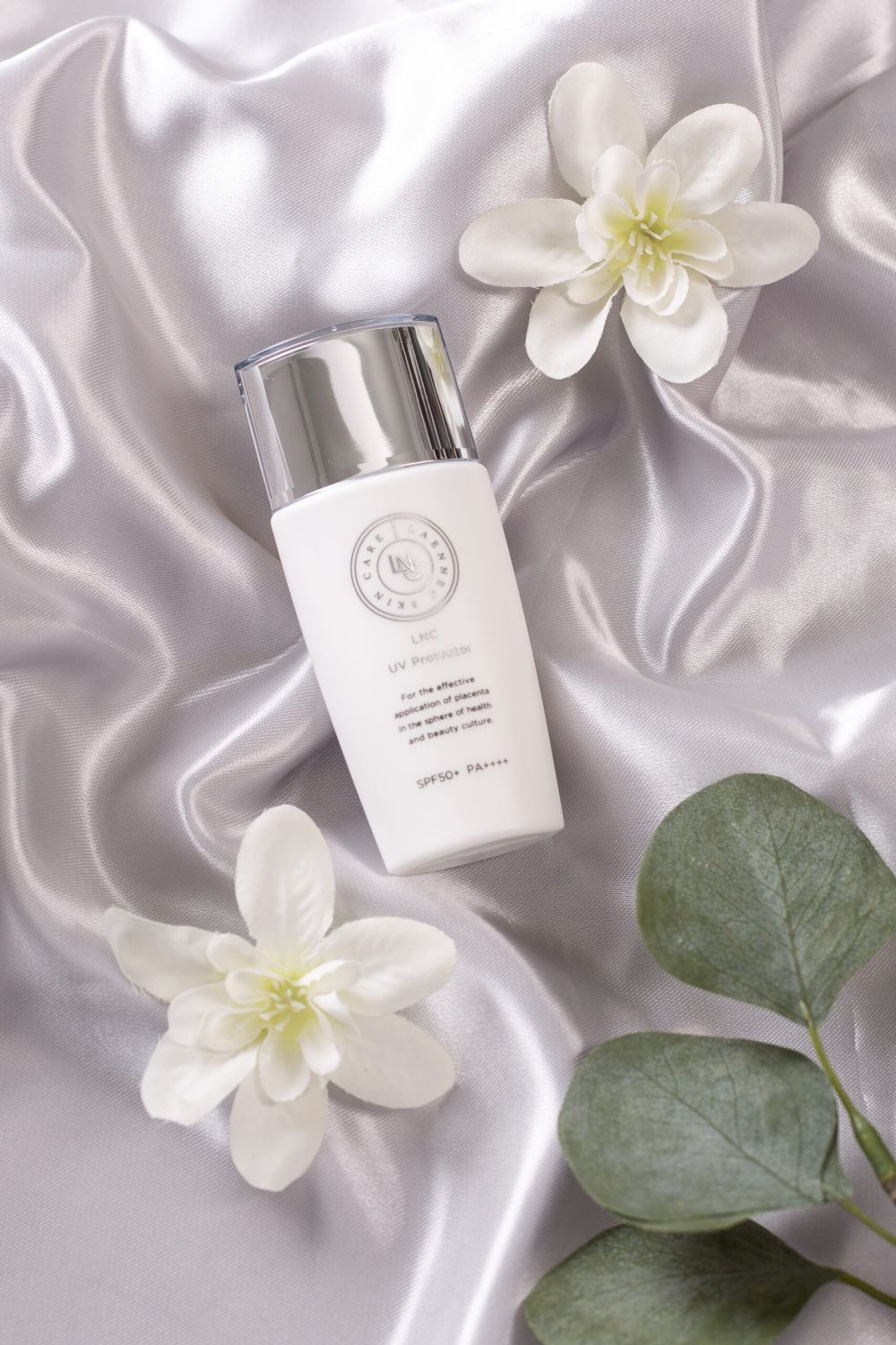 Эмульсия солнцезащитная с увлажняющим эффектом SPF 50+ PA++++ LNC UV Protector — фото товара Laennec Skincare