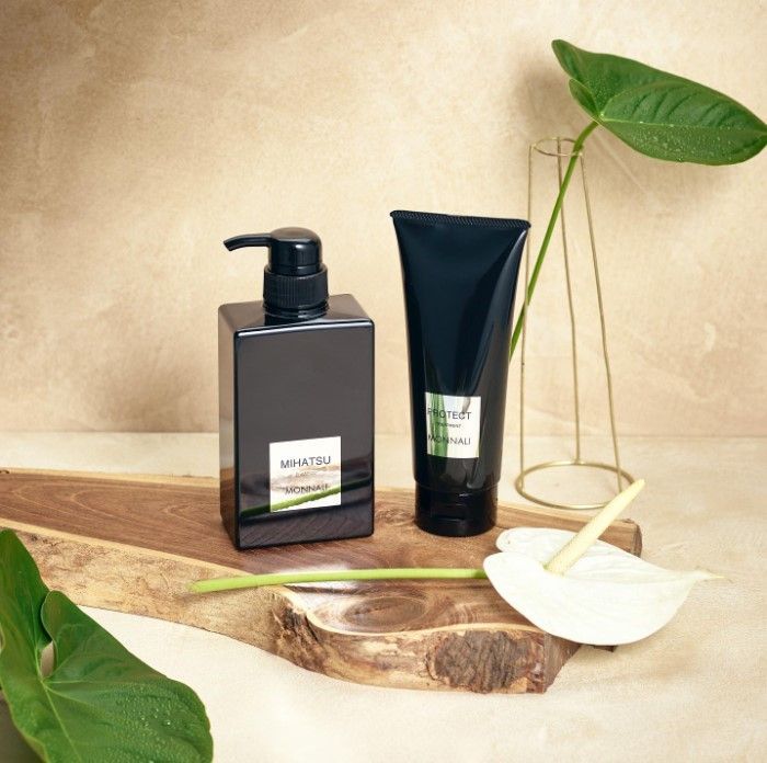 Черный шампунь для волос MIHATSU для ухода за редеющими волосами с функцией реконструкции волоса и уходом за кожей головы Monnali Mihatsu Shampoo