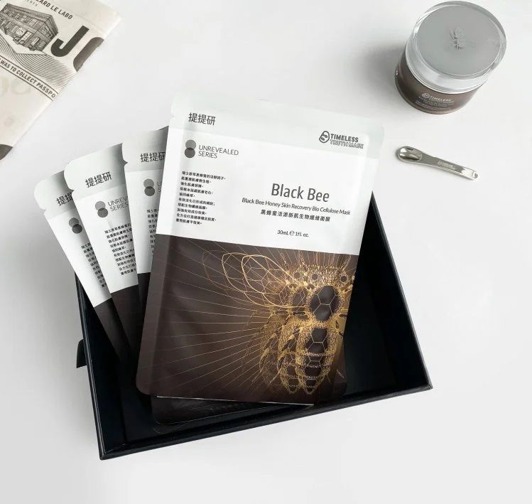 Всстанавливающая кожу биоцеллюлозная маска на основе мёда черной пчелы Timeless Black Bee Honey Skin Recovery Bio Cellulose Mask — фото товара Timeless
