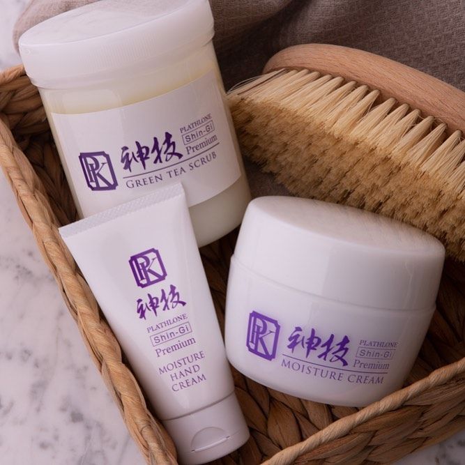 Плацентарный солевой скраб для тела с экстрактом зеленого чая Plathlone Green Tea Scrub — фото товара Plathlone