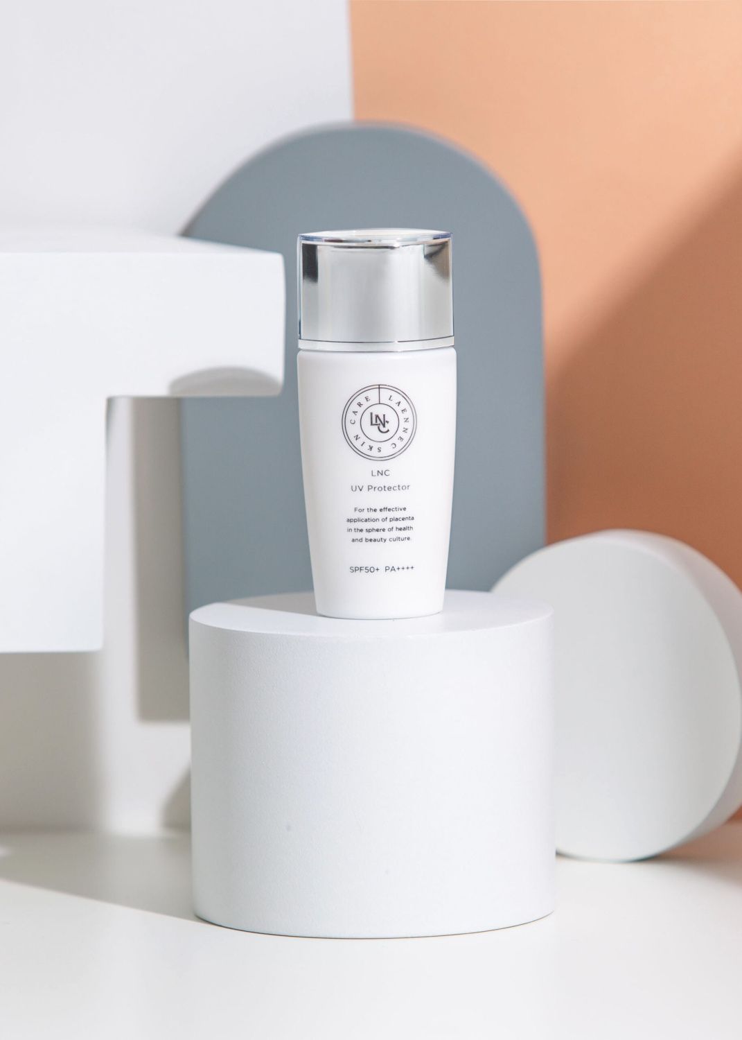 Эмульсия солнцезащитная с увлажняющим эффектом SPF 50+ PA++++ LNC UV Protector — фото товара Laennec Skincare