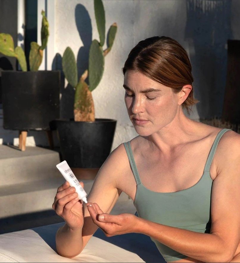 Солнцезащитное средство со стволовыми клетками Direia Stem Rrotect UV Cream — фото товара Direia