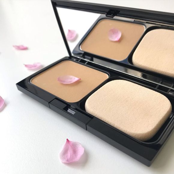Компактная пудра-основа вуаль SPF20 UTP La PRECIA Veil Compact Foundation — фото товара Laennec Skincare