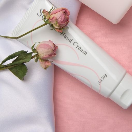 Омолаживающий крем для рук с экстрактами плаценты, бурых водорослей и скваланом UTP SoRE Hand Cream — фото товара Laennec Skincare