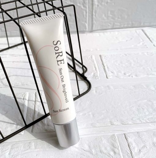Санскрин для лица SPF 32 с экстрактом плаценты UTP SoRE Sunout Brightveil Sunscreen — фото товара Laennec Skincare