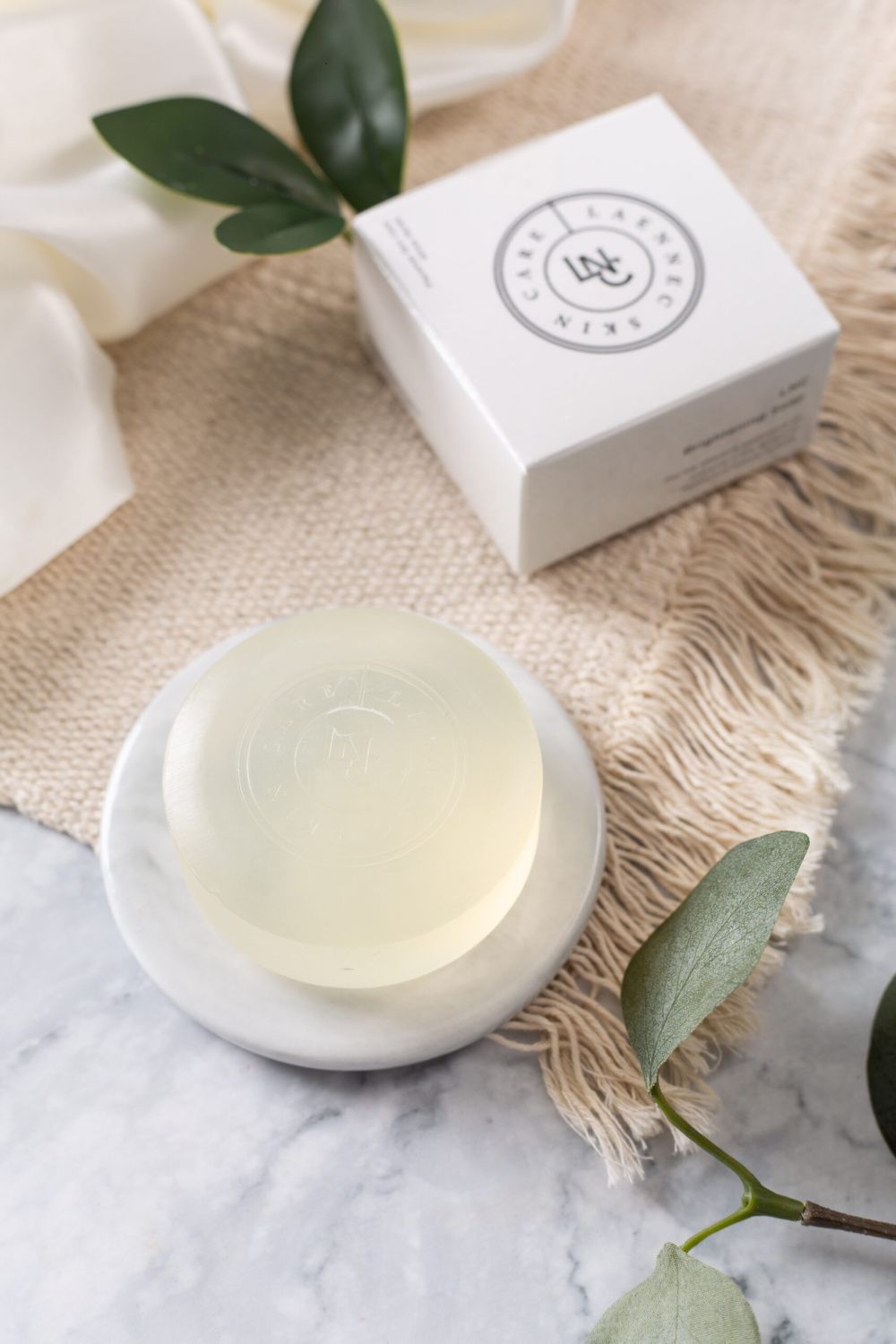 Мыло плацентарное с детокс-эффектом LNC Brightening Soap — купить в Japrise Мыло плацентарное с детокс-эффектом LNC Brightening Soap — фото товара Laennec Skincare